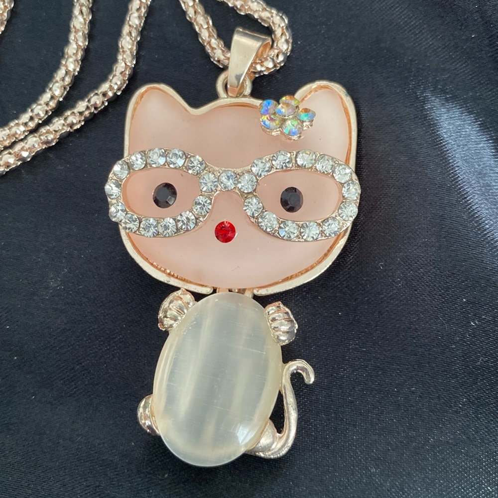 NWOT Pink & White Stone with White Crystals Kitty Necklace